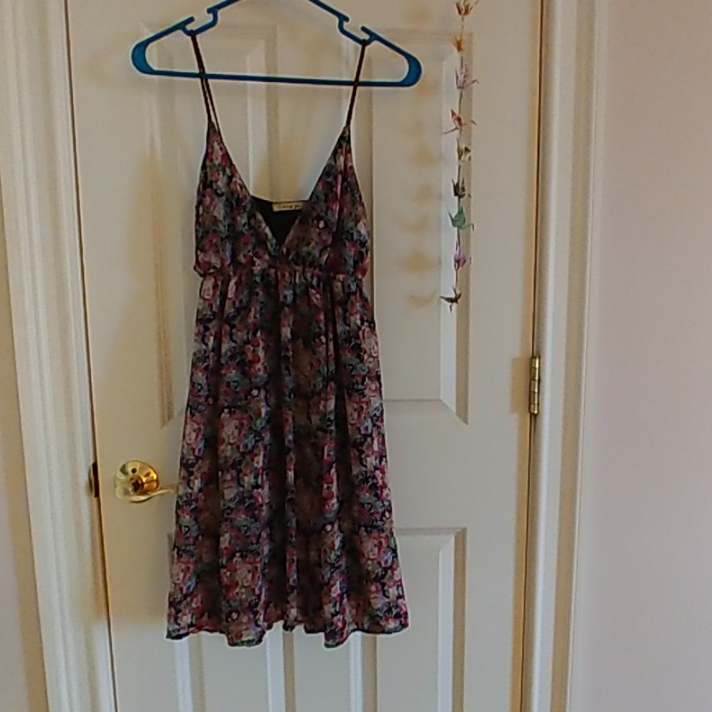 Sweet flowery mini dress (silk lining)